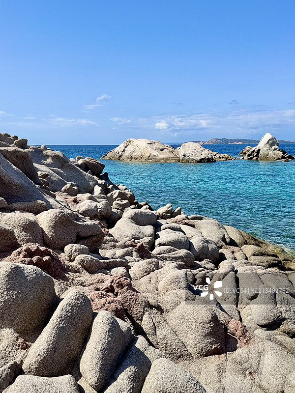 意大利撒丁岛拉马达莱纳群岛的美丽海湾图片素材