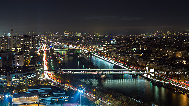 塞纳河的高角度夜景图片素材