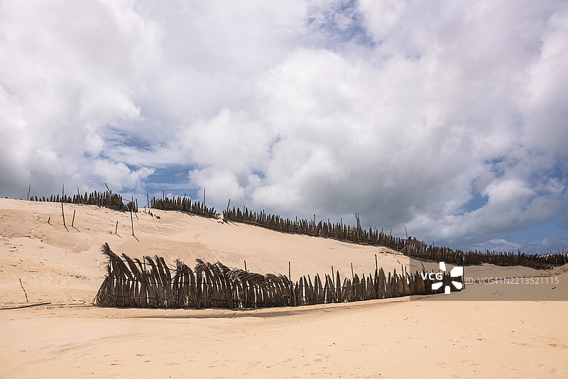 沙滩上的屏风图片素材