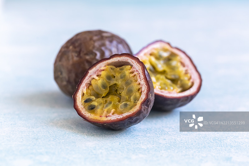 切开百香果图片素材