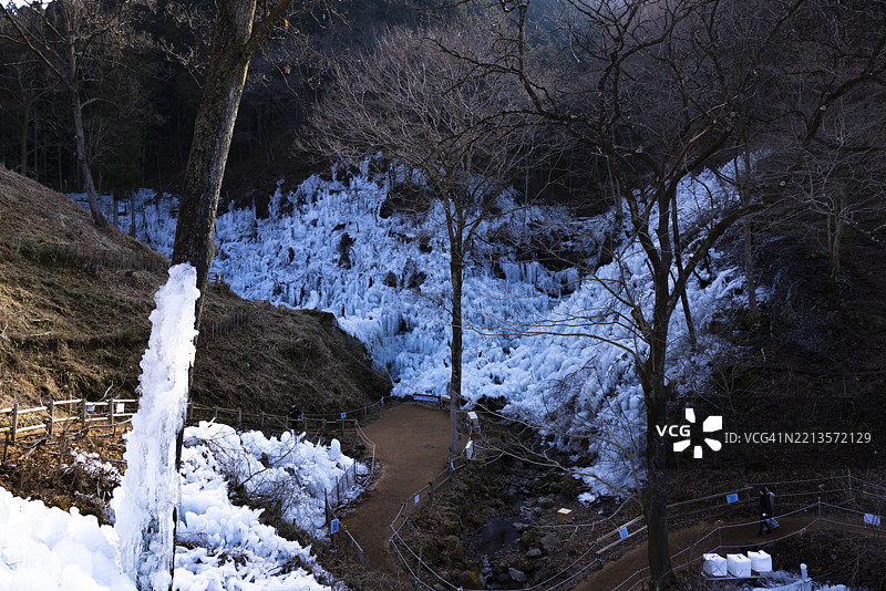 冬季埼玉足立区美丽冰柱的全景风景图片素材