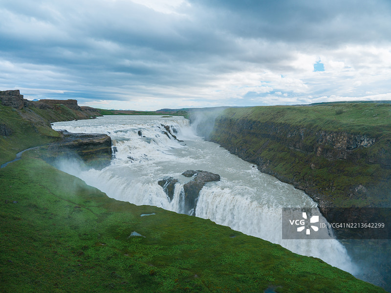 冰岛壮观的古尔福斯瀑布景观图片素材