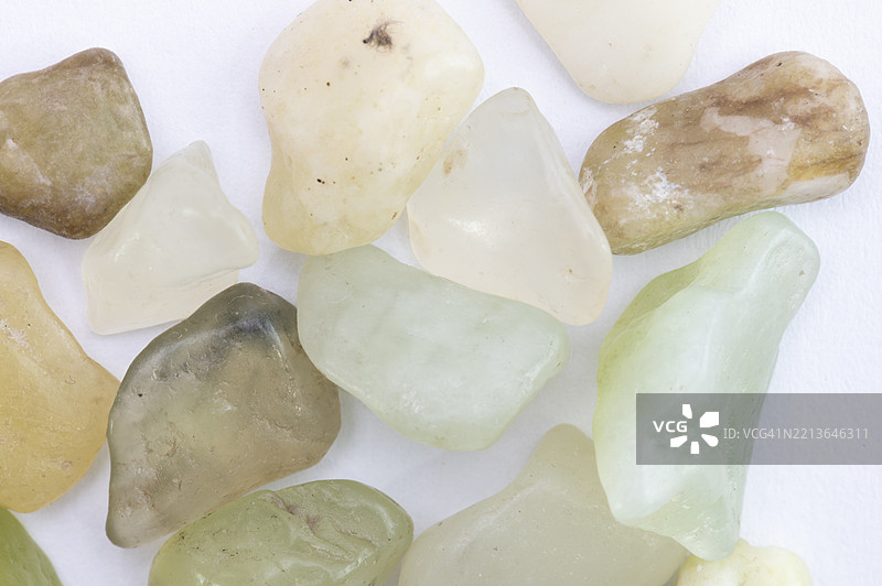 一堆石头与白色背景图片素材