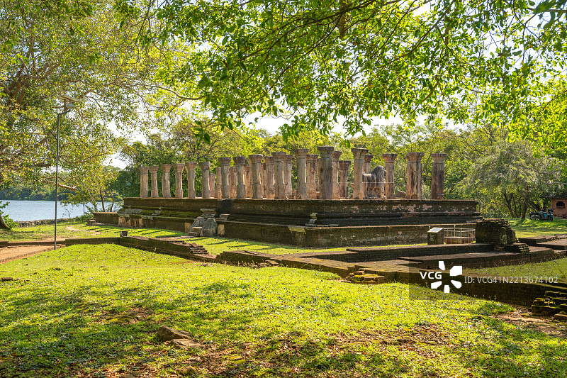 斯里兰卡波隆纳鲁沃考古遗址的尼什尚卡马拉议会厅图片素材