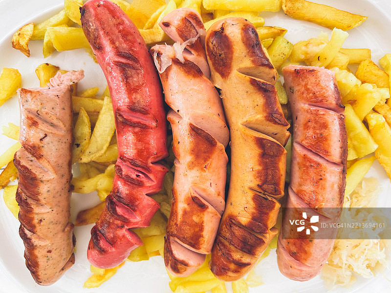 德国香肠、法国薯条和酸菜图片素材