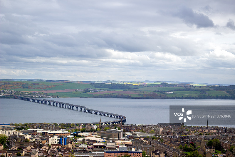 从邓迪法观察到的泰河和铁路桥，苏格兰图片素材