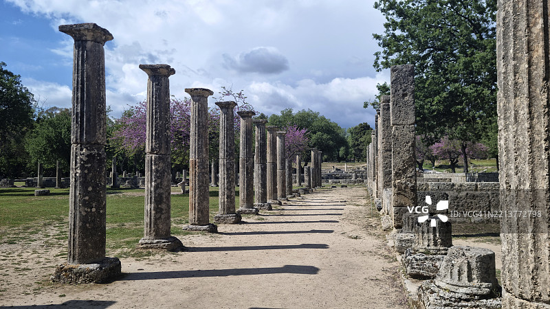 希腊伯罗奔尼撒半岛古奥林匹亚考古遗址全景视图图片素材