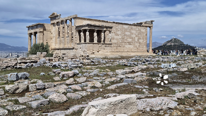 雅典卫城的埃雷赫修姆女神庙的凯里阿提斯柱廊图片素材