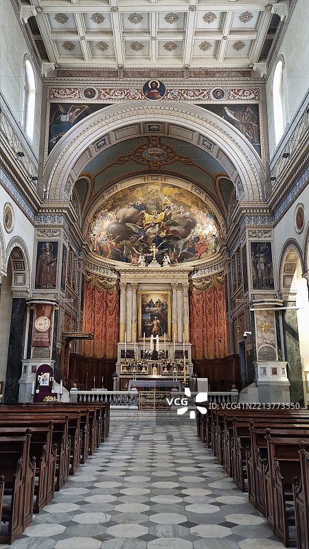 希腊雅典市中心的圣德尼大教堂图片素材