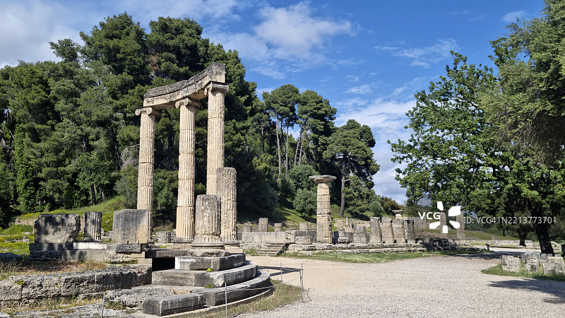 希腊伯罗奔尼撒半岛古奥林匹亚考古遗址的菲利皮翁全景视图图片素材