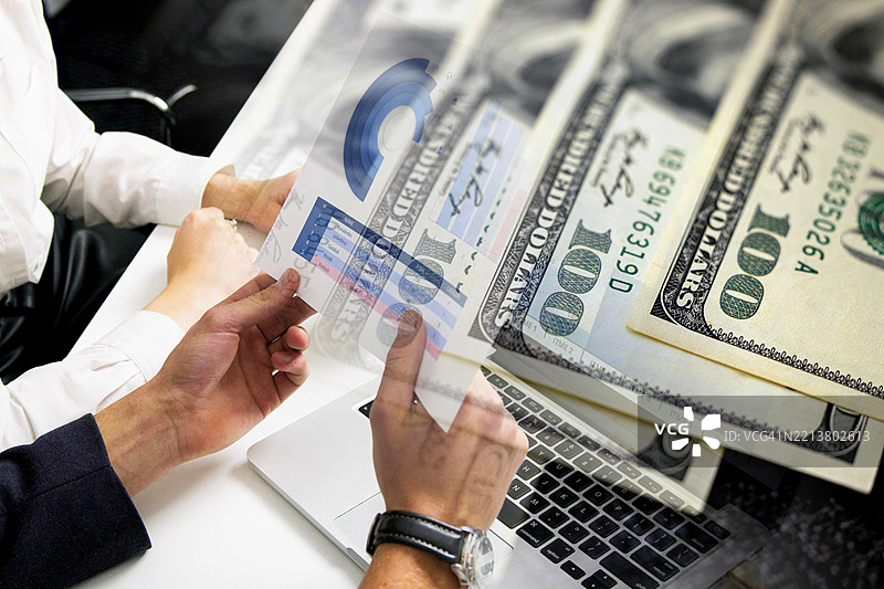 商人和现金美元钞票 - 经济图表图片素材