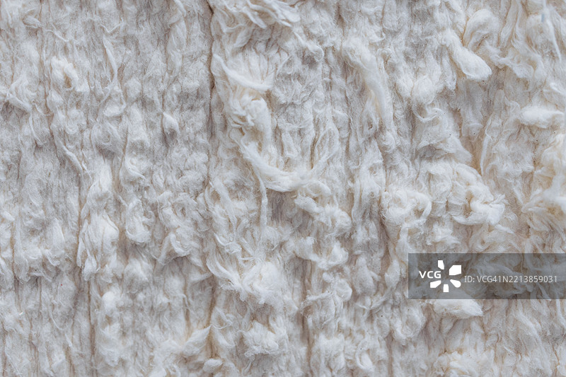 柔软的白色棉状纤维纹理特写，适用于抽象背景图片素材