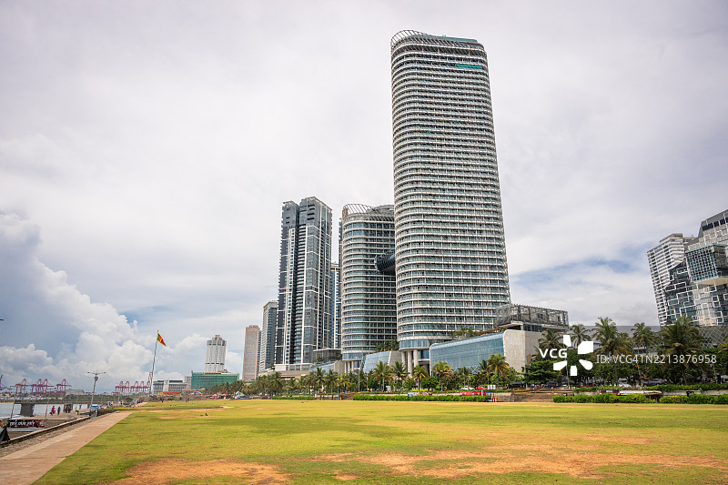 斯里兰卡科伦坡的现代摩天大楼图片素材