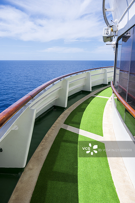 游轮顶层甲板步道步行道图片素材