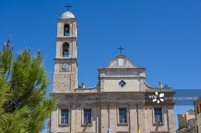 哈尼亚市中心的教堂及其钟楼，带有钟声和时钟图片素材