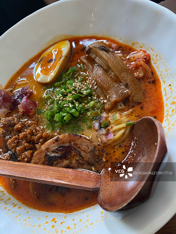 碗中的汤特写，迪拜，阿拉伯联合酋长国图片素材