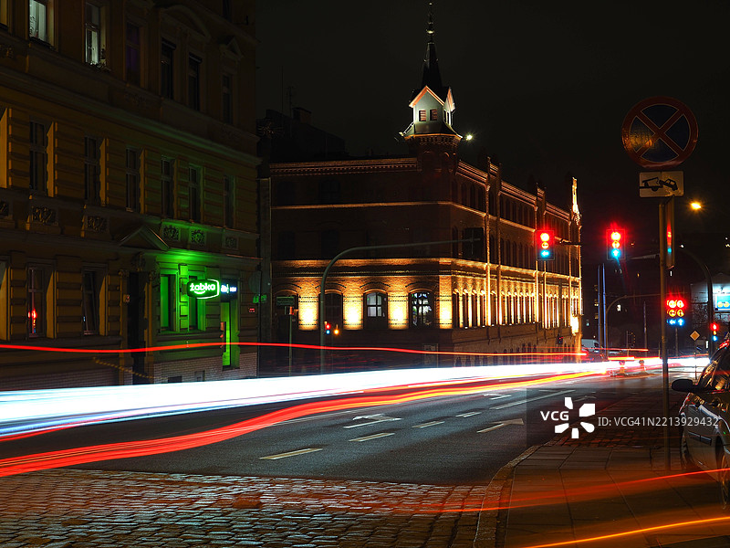 波兰什切青的夜晚城市街道景观图片素材