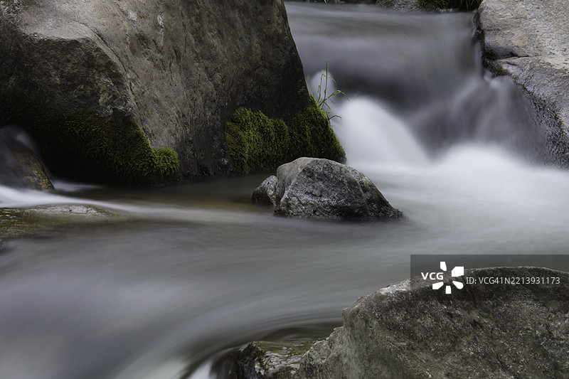 北卡罗来纳州森林中的瀑布美景，美国图片素材