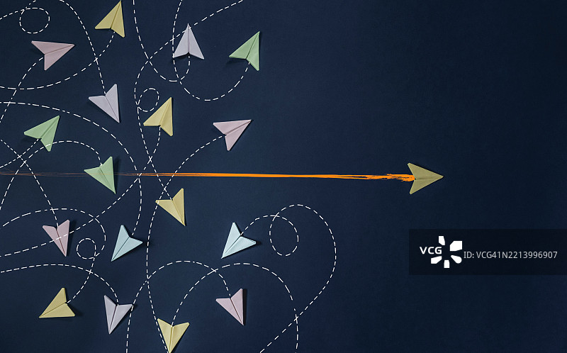 领导力概念、竞争、商业与理念、不同的想法图片素材