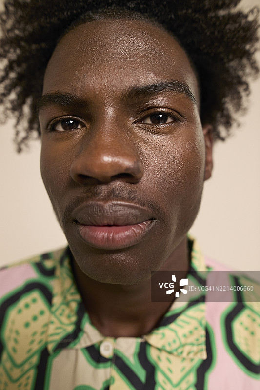 年轻男性的特写镜头图片素材