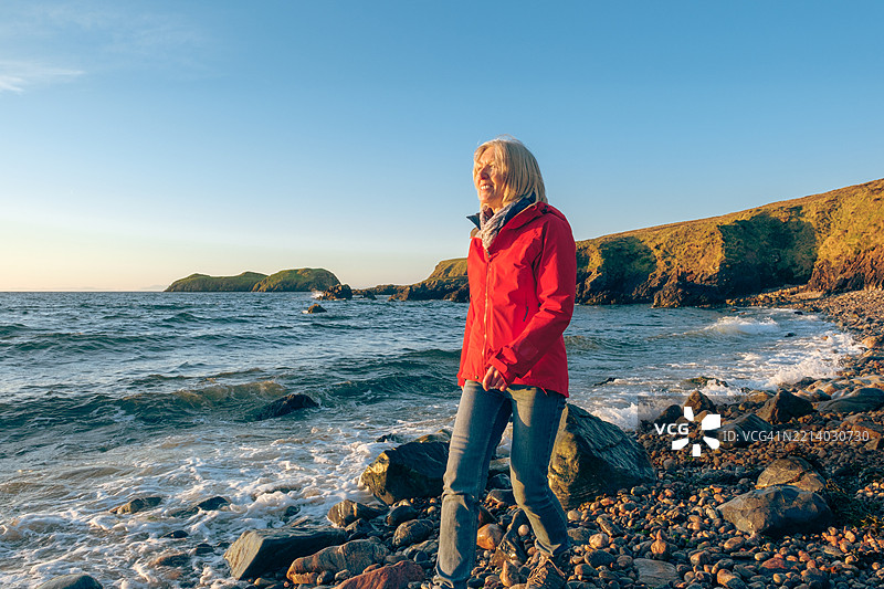 在苏格兰刘易斯和哈里斯的贝布尔海滩捕捉日出图片素材