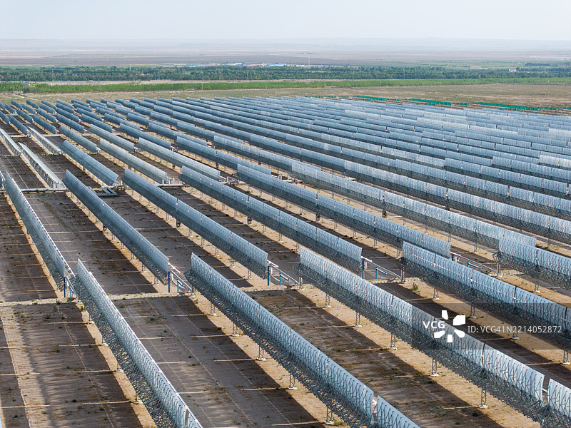 槽式集中太阳能发电厂图片素材