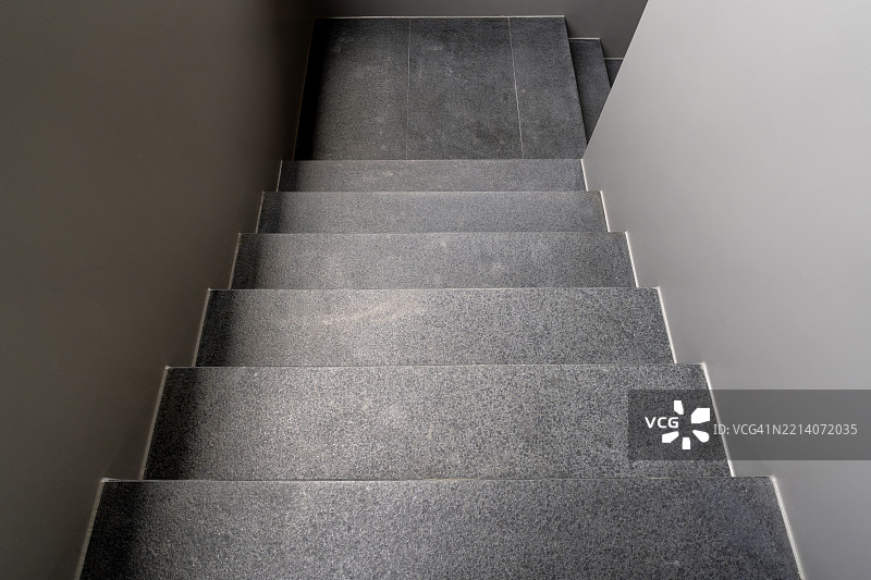 狭窄楼梯的对称俯视图图片素材