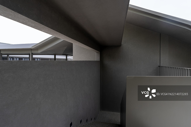 带混凝土悬挑的过渡墙区域图片素材