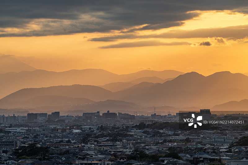 日本神奈川县住宅区的日落阳光图片素材
