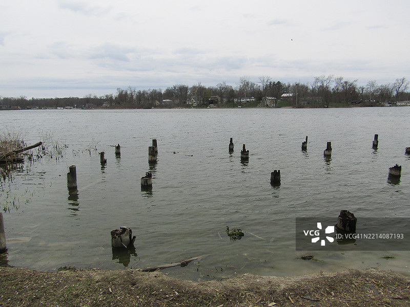 印第安纳州哥伦比亚市湖泊与天空的美丽景色图片素材