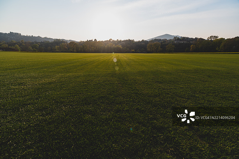 田野与天空的美丽景色图片素材