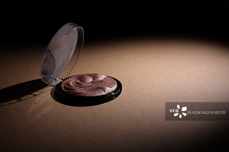 西班牙桌子上的硬币特写图片素材