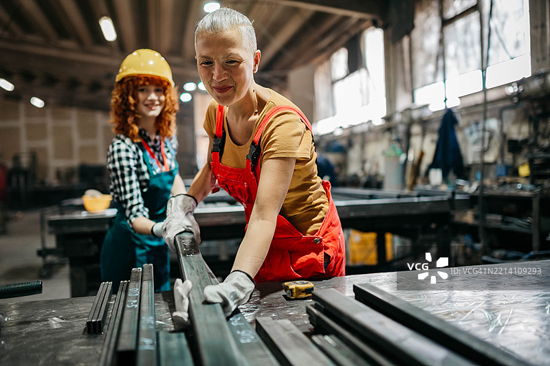 制造一些金属工业产品图片素材