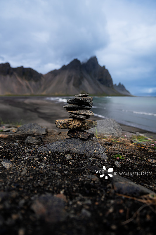 石堆与维斯特拉霍恩山脉背景图片素材