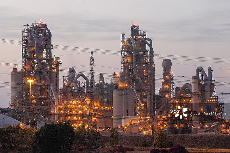 化工厂石油炼油厂工业日落图片素材