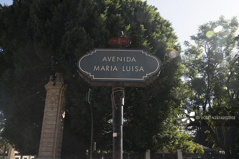 西班牙塞维利亚的玛丽亚·路易莎大道街牌图片素材