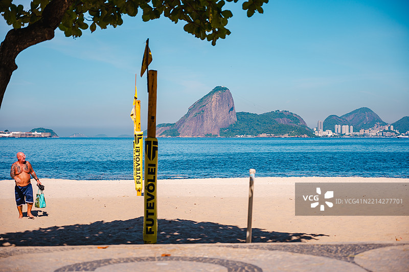 尼特罗伊海滩上的人们图片素材