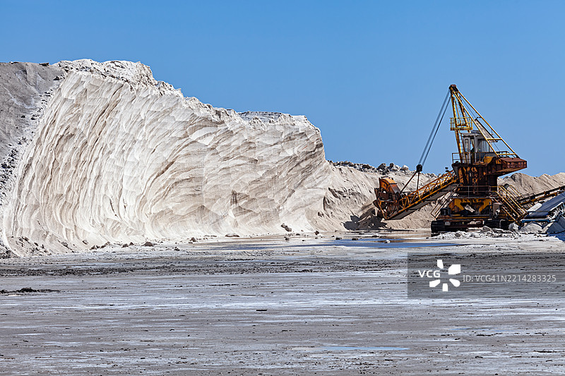 法国卡马尔格的盐矿图片素材