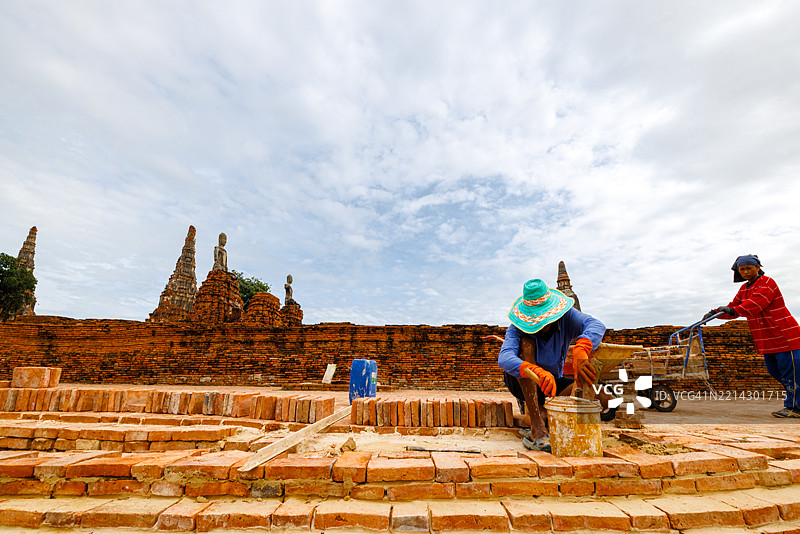 泰国大城府的查亚瓦塔纳兰寺的砖匠。图片素材