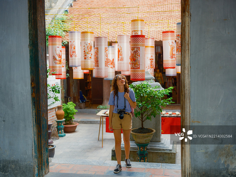 在越南河内探索手工艺的女性图片素材