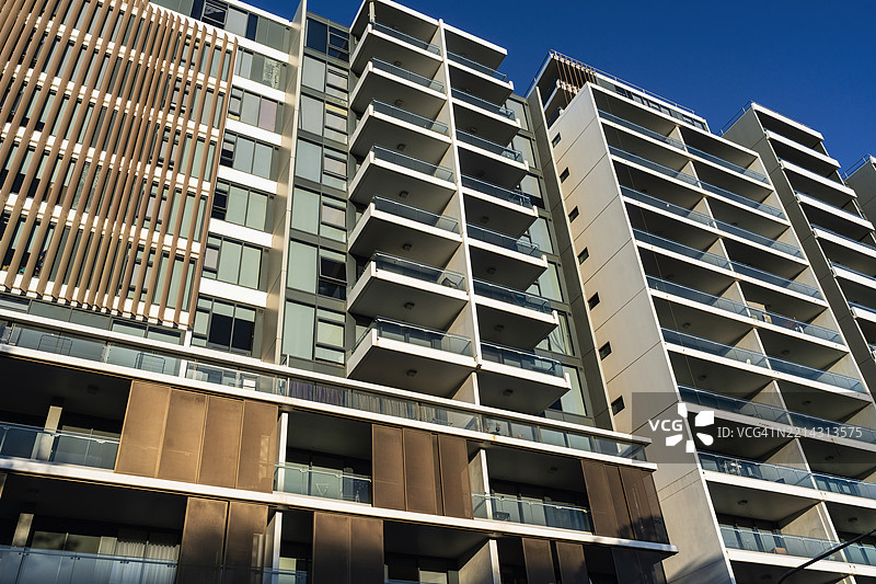 郊区的公寓楼图片素材