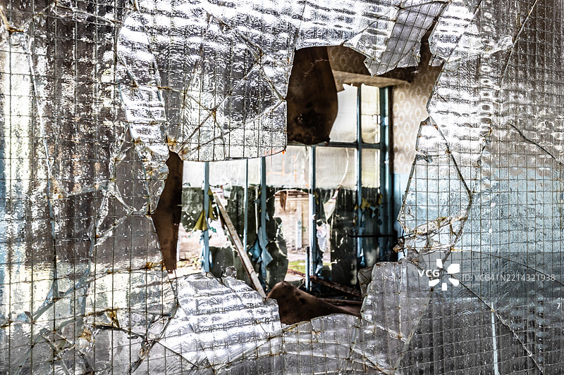 破碎的玻璃图片素材