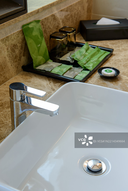 洗手盆水龙头图片素材