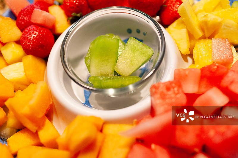 五彩缤纷的水果拼盘图片素材