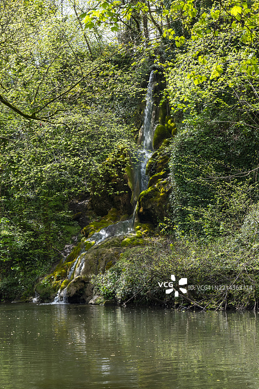 德文特河上的瀑布，马特洛克浴场，德比郡，英格兰图片素材