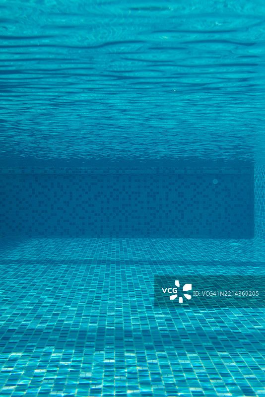 空泳池底部视角图片素材