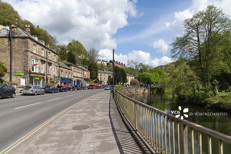 马特洛克浴场的德温特河旁的北游行道图片素材