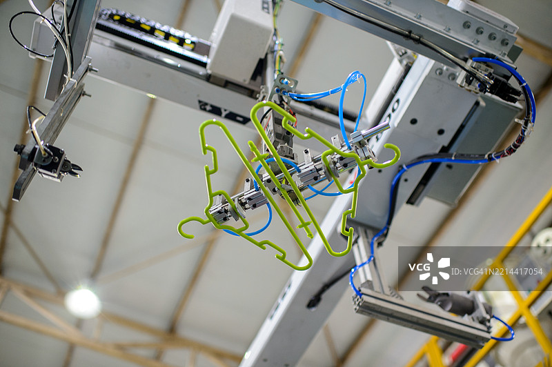 塑料衣架工厂生产图片素材