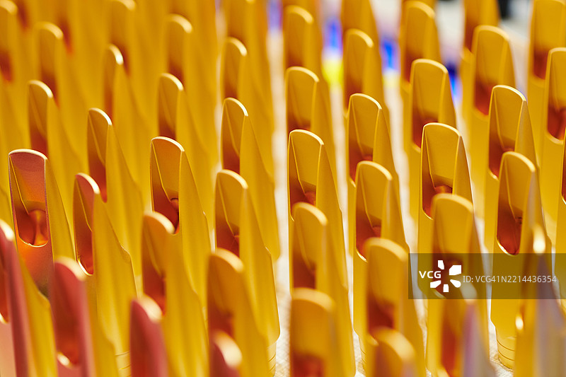 金色长笛的嘴部特写背景图片素材