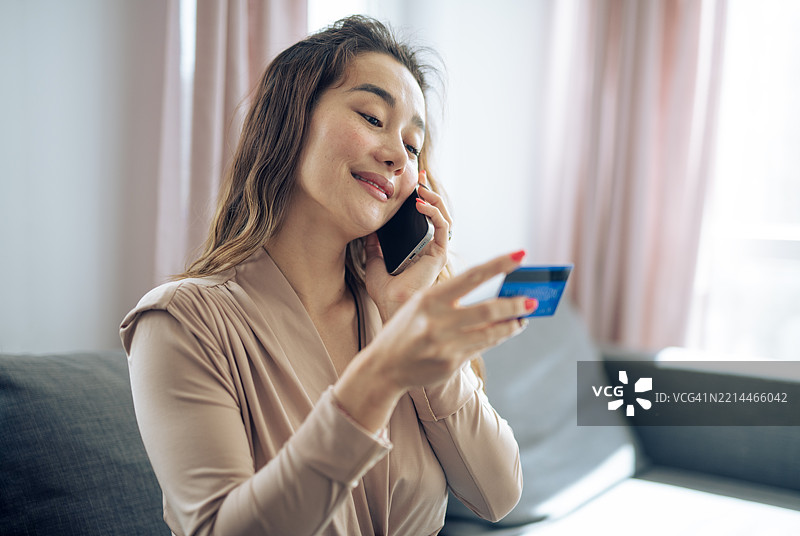 在线购物简单方便。图片素材